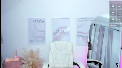 Snapshot of kaia_cam chatting on 01/22/25, 11:34 online show from 01/22/25, 11:34