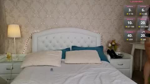 Kaia Monday Thursday FridaySaturdaySunday online show from 11/22/25, 12:15