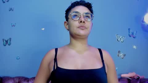 kaira_mosse_ online show from 11/26/25, 11:44