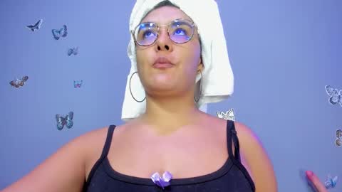 kaira_mosse_ online show from 12/05/25, 11:41