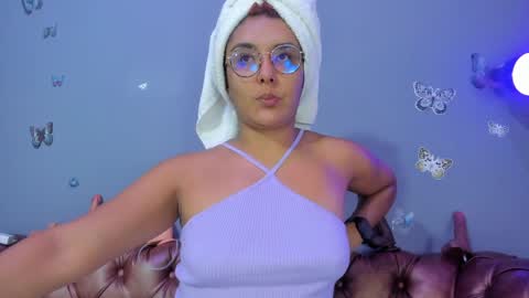 kaira_mosse_ online show from 03/25/26, 12:00