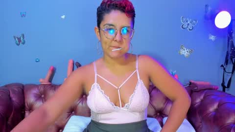 kaira_mosse_ online show from 04/18/26, 11:36