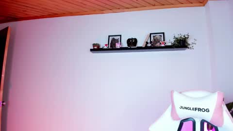 Snapshot of kali_ka chatting on 09/23/25, 06:11 Kali Ka Please help me with your thumbs up its important dont forget my birthday on October 26 online show from 09/23/25, 06:11