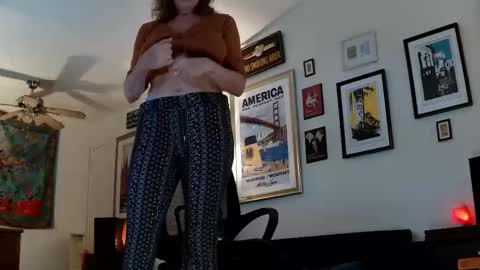 Tara Smith online show from 10/27/25, 03:49