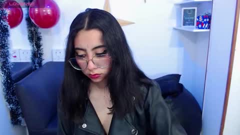 Snapshot of kalilowe_ chatting on 12/18/25, 08:37 Kali online show from 12/18/25, 08:37