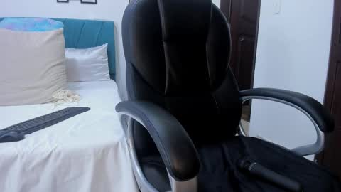 Kamilalopez online show from 10/25/25, 11:10