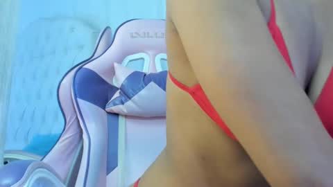 Snapshot of kamila_arias chatting on 03/01/25, 12:01 online show from 03/01/25, 12:01