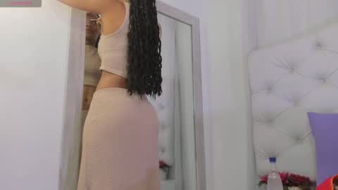 Snapshot of kamila_arias chatting on 11/04/25, 02:16 online show from 11/04/25, 02:16