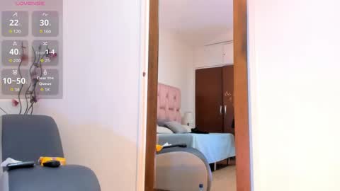 Snapshot of kamila_arias chatting on 04/28/26, 01:05 online show from 04/28/26, 01:05