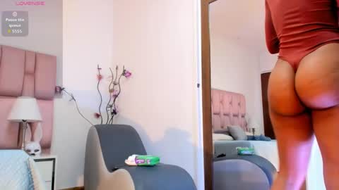 Snapshot of kamila_arias chatting on 05/02/26, 12:43 online show from 05/02/26, 12:43