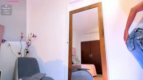 Snapshot of kamila_arias chatting on 05/15/26, 07:32 online show from 05/15/26, 07:32