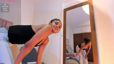 Snapshot of kamila_arias chatting on 05/21/26, 12:45 online show from 05/21/26, 12:45
