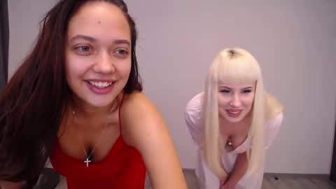 Kamilla blonde Karoline brunette online show from 11/15/25, 10:23