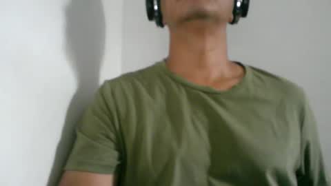 Snapshot of kamilo69_ chatting on 02/04/26, 09:53 Kamilo online show from 02/04/26, 09:53