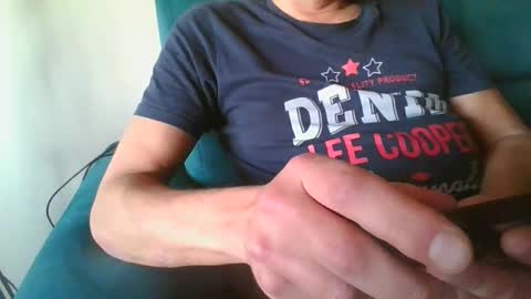 Snapshot of kanaletto chatting on 12/16/25, 01:27 Mario online show from 12/16/25, 01:27