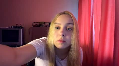 Snapshot of kandislaski chatting on 08/03/26, 08:13 Lizzie online show from 08/03/26, 08:13