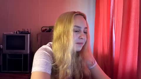Snapshot of kandislaski chatting on 08/03/26, 09:04 Lizzie online show from 08/03/26, 09:04
