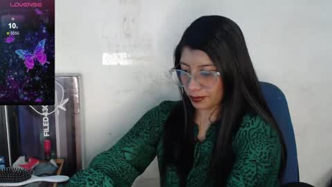 Snapshot of kanroji_mitsuri_11 chatting on 12/23/24, 08:14 Sanctuary online show from 12/23/24, 08:14