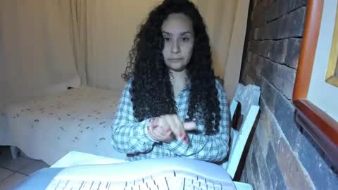 Snapshot of kara__gower chatting on 02/14/25, 02:18 kara online show from 02/14/25, 02:18