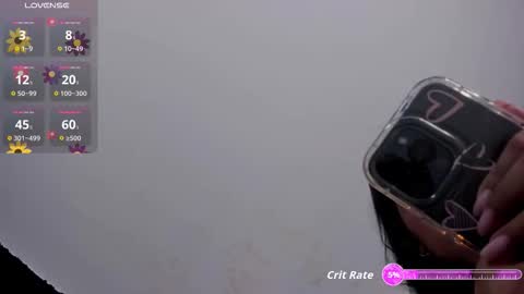 Snapshot of karen_roldan chatting on 10/04/25, 03:37   online show from 10/04/25, 03:37