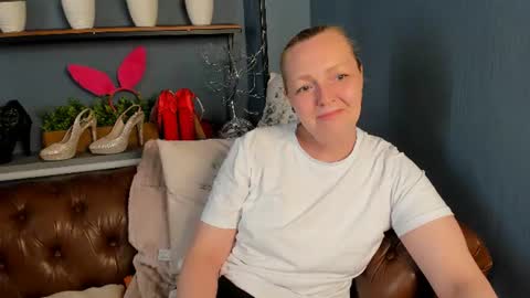 Snapshot of karen_villis chatting on 06/21/26, 10:18 Karen online show from 06/21/26, 10:18