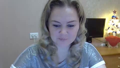 karennelsonx online show from 12/17/25, 11:05