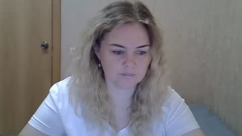Snapshot of karennelsonx chatting on 06/25/26, 08:19 karennelsonx online show from 06/25/26, 08:19