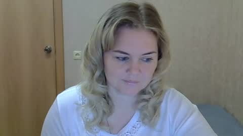 Snapshot of karennelsonx chatting on 06/27/26, 01:50 karennelsonx online show from 06/27/26, 01:50