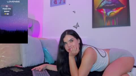 Snapshot of karin_grey69 chatting on 02/01/25, 05:07 Karin    online show from 02/01/25, 05:07