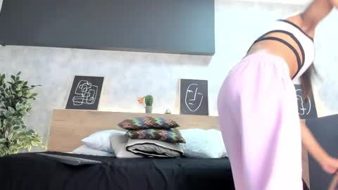 Snapshot of karina_gomez_18 chatting on 05/14/26, 10:44 Kari online show from 05/14/26, 10:44