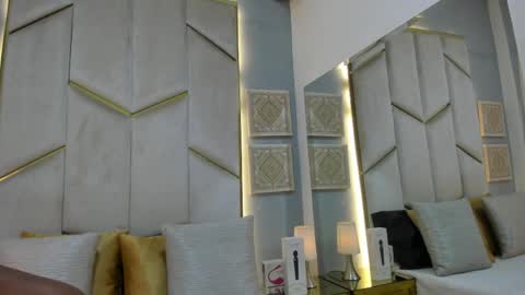 karinaacox online show from 04/19/26, 12:37