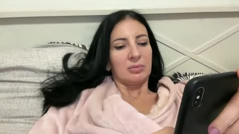 Snapshot of karinablair chatting on 01/01/25, 05:00 Karina online show from 01/01/25, 05:00