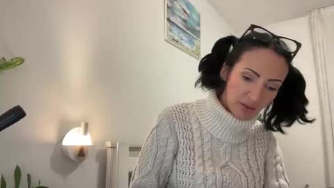 Snapshot of karinablair chatting on 02/28/25, 04:42 Karina online show from 02/28/25, 04:42