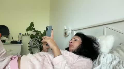 Snapshot of karinablair chatting on 10/11/25, 09:41 Karina online show from 10/11/25, 09:41