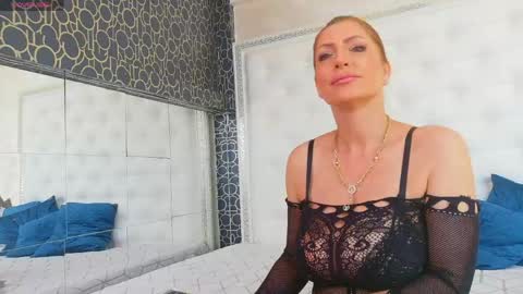 Snapshot of karissia_ chatting on 06/08/26, 04:13 KARISSIA online show from 06/08/26, 04:13