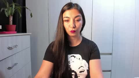 Snapshot of karla_hernandez chatting on 05/21/26, 10:44 Karla online show from 05/21/26, 10:44