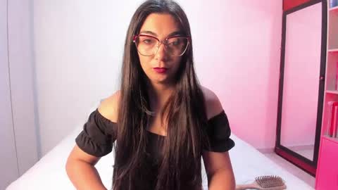 Snapshot of karla_hernandez chatting on 06/05/26, 10:43 Karla online show from 06/05/26, 10:43