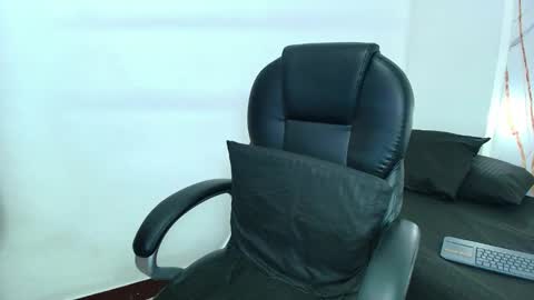 Snapshot of karla_hilton1 chatting on 02/20/26, 04:51 karla_hilton1 online show from 02/20/26, 04:51