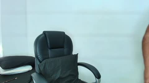 karla_hilton1 online show from 04/11/26, 12:31