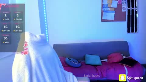 Snapshot of karla_honey_ chatting on 06/11/26, 01:31 Karla online show from 06/11/26, 01:31