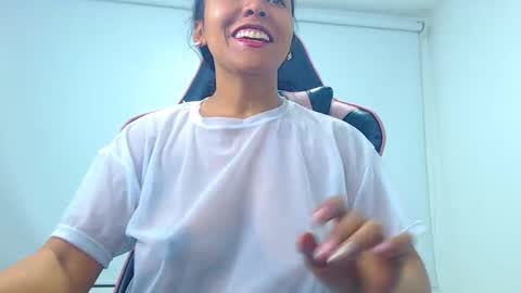 Snapshot of karla_l0ve chatting on 04/14/26, 02:06 Karla online show from 04/14/26, 02:06