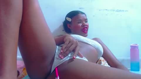 Snapshot of karla_latina_28 chatting on 09/18/25, 10:23 karla latina 28 online show from 09/18/25, 10:23