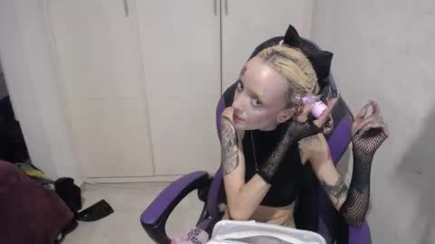 Snapshot of karla_robinson_ chatting on 12/27/24, 03:09 KARLA online show from 12/27/24, 03:09