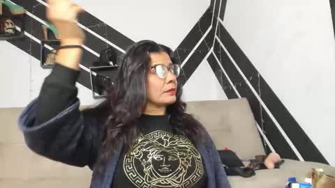 karla_smith_vc online show from 10/17/25, 01:53