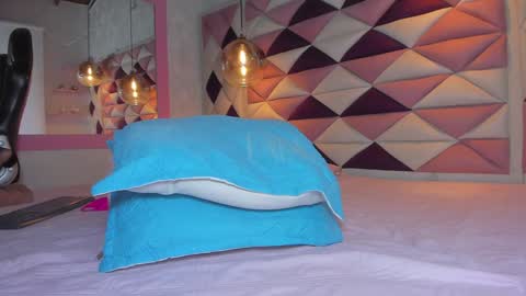 Snapshot of karla_wonderful chatting on 01/11/25, 03:13 karolina online show from 01/11/25, 03:13