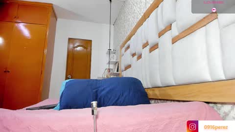 karolina  online show from 11/08/25, 07:12