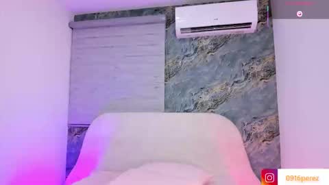 karolina  online show from 11/19/25, 07:47