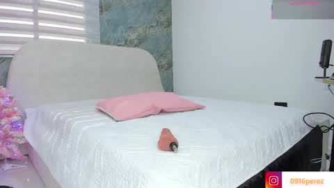 karolina  online show from 11/22/25, 07:13