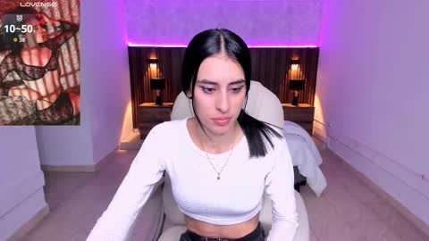 Karlaa  online show from 11/18/25, 11:03