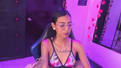 karlaslutskinny__ online show from 04/23/26, 09:39